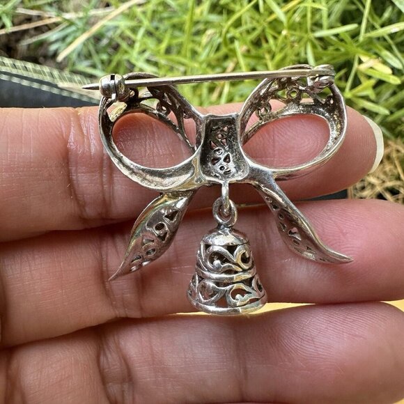 VTG 925 Sterling Silver Bow Tied Ribbon Bell Brooch Pin Filigree Cutouts 8.7g - Picture 5 of 8